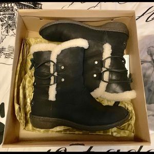 Akadia Black Uggs size 9